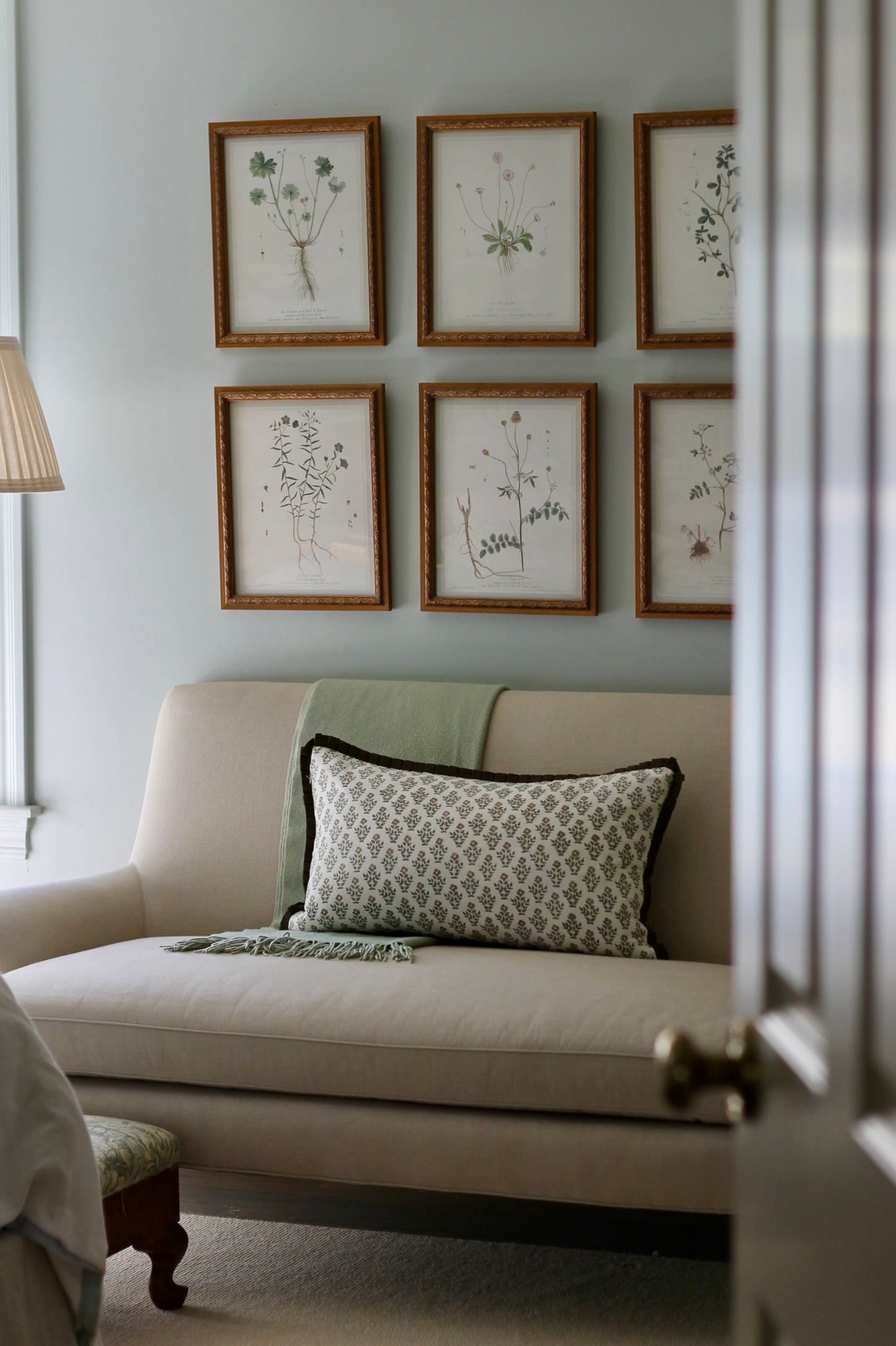 French Botanicals with Soft Border | Le Lin Commun