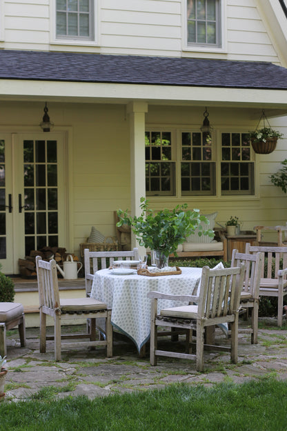 Privet Berry in Slate Tablecloths