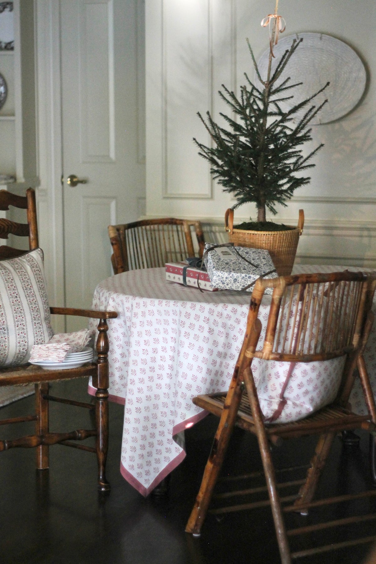 Privet Berry in Red Tablecloths & Napkins
