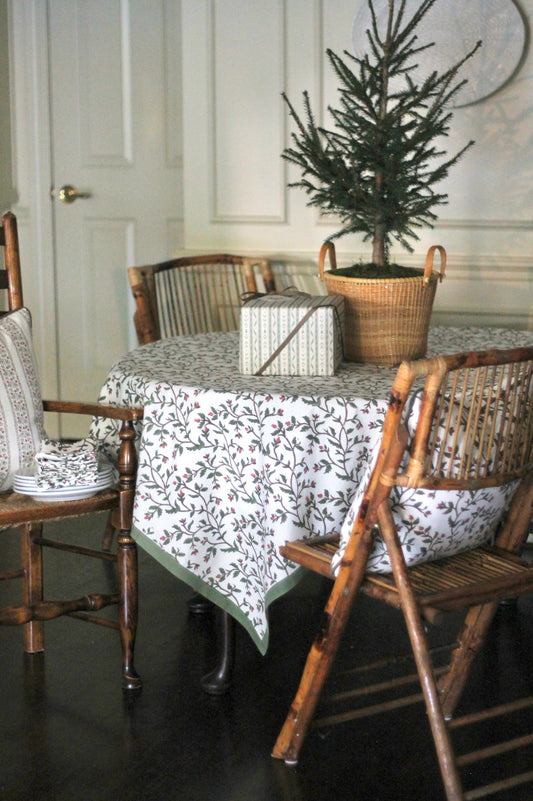 Holiday Jillian Tablecloths & Napkins